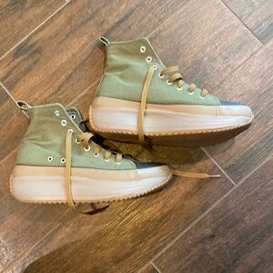 8.5 Madden girl sneakers
